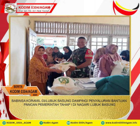 BABINSA KORAMIL 03/LUBUK BASUNG DAMPINGI PENYALURAN BANTUAN PANGAN PEMERINTAH TAHAP I DI NAGARI LUBUK BASUNG