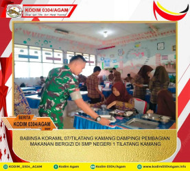 BABINSA KORAMIL 07/TILATANG KAMANG DAMPINGI PEMBAGIAN MAKANAN BERGIZI DI SMP NEGERI 1 TILATANG KAMANG