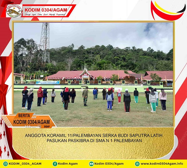 ANGGOTA KORAMIL 11/PALEMBAYAN SERKA BUDI SAPUTRA LATIH PASUKAN PASKIBRA DI SMA N 1 PALEMBAYAN