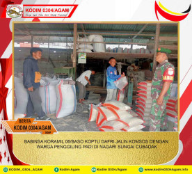 BABINSA KORAMIL 06/BASO KOPTU DAFRI JALIN KOMSOS DENGAN WARGA PENGGILING PADI DI NAGARI SUNGAI CUBADAK
